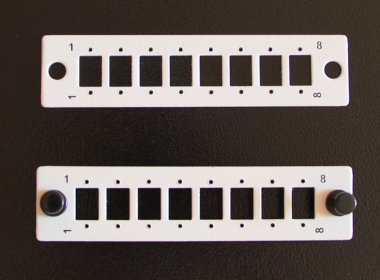 Фотография товара 'Hyperline 250391 FO-FP-W140H42-8SC/DLC-GY Лицевая панель (модуль) для установки 8-SC(DLC)'