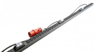 Фотография товара 'Hyperline 525056 SHE-30IEC-6BIEC-B-3x16-3PVR Блок розеток, вертикальный, 30 розеток IEC320 C13'