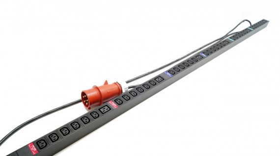 Фотография товара 'Hyperline 525053 SHE-36IEC-6BIEC-3x32-3PVR Блок розеток, вертикальный, 36 розеток IEC320 C13'