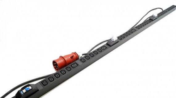 Фотография товара 'Hyperline 525055 SHE-30IEC-6BIEC-B-3x32-3PVR Блок розеток, вертикальный, 30 розеток IEC 60320 C13'